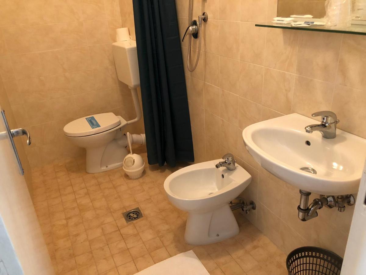 Hotel Adriatico ビビオーネ エクステリア 写真